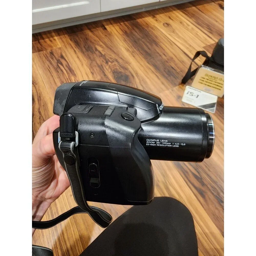 Vtg Olympus is1 35mm Film Camera High Res Zoom Lens 35-135mm + Bag+ Converter